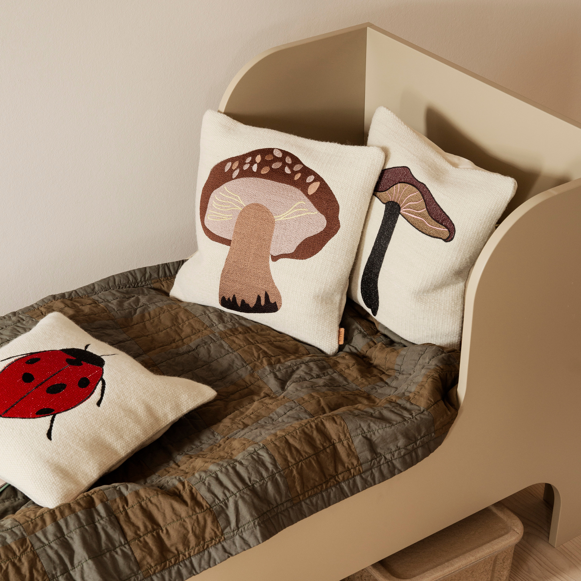 Sill Junior Bed